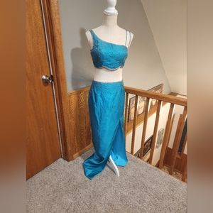 🎈Forever Yours 2pc Turquoise gown Size uncertain....Mea. are Bust 36 W 30 H 36